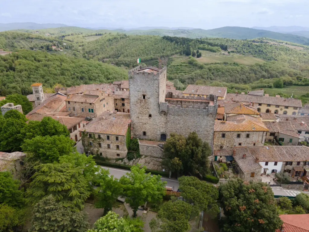 bike hotel borgo toscano colline verdi e vigne